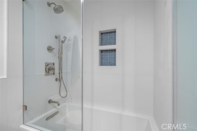 555 Esplanade, Redondo Beach CA: https://media.crmls.org/medias/62115d0b-f18e-4635-92fc-18cb2b00a3cb.jpg