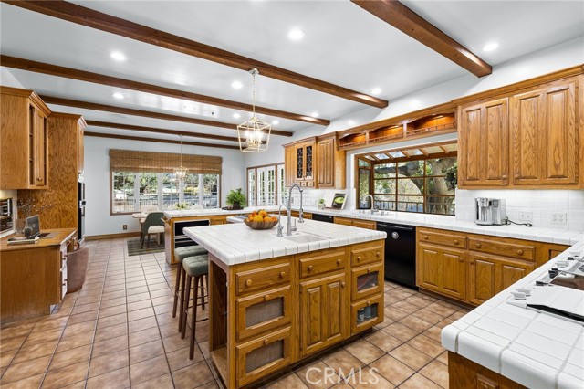 533 E Sierra Madre Avenue, Glendora CA: https://media.crmls.org/medias/6211b637-1bf4-4b3a-8db8-ba4f8256252e.jpg