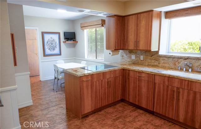 Detail Gallery Image 33 of 45 For 10781 Lindbrook Dr, Los Angeles,  CA 90024 - 4 Beds | 3/1 Baths