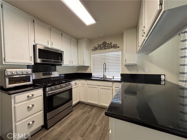 205 Ford Street, Redlands CA: https://media.crmls.org/medias/62124e5b-bb2a-42d3-88d4-f1367c893035.jpg