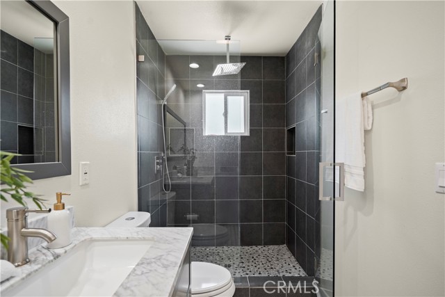 6475 Randi Avenue, Woodland Hills CA: https://media.crmls.org/medias/6212f4fe-d076-4f0c-9e0e-eee5c838815a.jpg