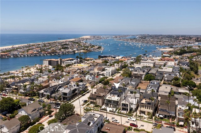 303 Goldenrod Avenue, Corona del Mar CA: https://media.crmls.org/medias/62131d92-894b-499b-a1ce-d8ab604d0ebe.jpg