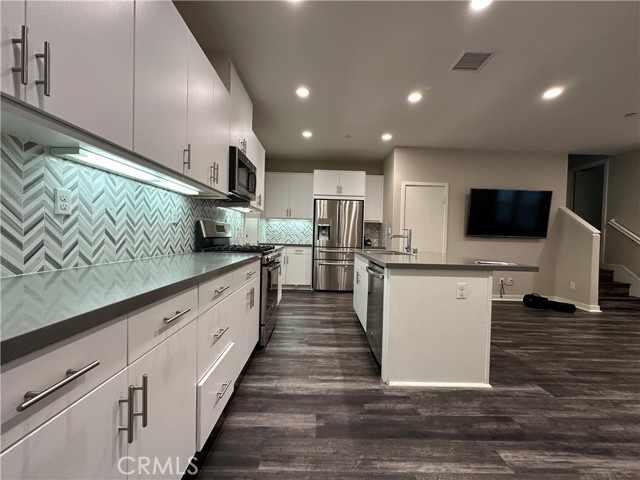 Detail Gallery Image 8 of 20 For 64 Jasmine, Lake Forest,  CA 92630 - 3 Beds | 2/1 Baths