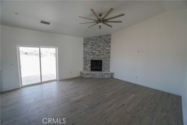 Detail Gallery Image 4 of 26 For 14416 Ricaree Rd, Apple Valley,  CA 92307 - 4 Beds | 2/1 Baths