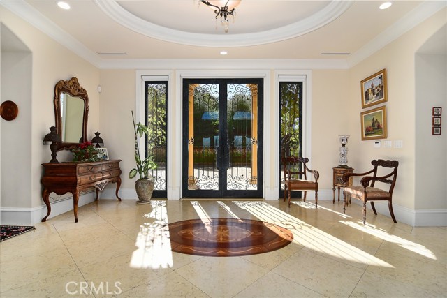 Detail Gallery Image 9 of 73 For 18933 La Montana Pl, Tarzana,  CA 91356 - 7 Beds | 6/1 Baths