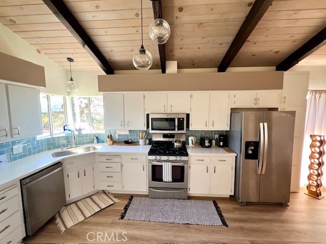 Detail Gallery Image 6 of 44 For 1950 Oxford Ave, Cambria,  CA 93428 - 3 Beds | 2 Baths