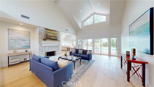 Detail Gallery Image 10 of 56 For 370 Cherry Hills Ct, Thousand Oaks,  CA 91320 - 3 Beds | 3/1 Baths