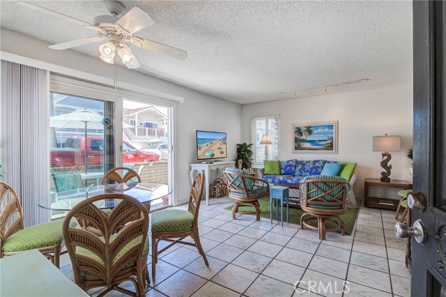 Detail Gallery Image 4 of 21 For 110 31st St a,  Newport Beach,  CA 92663 - 2 Beds | 1 Baths