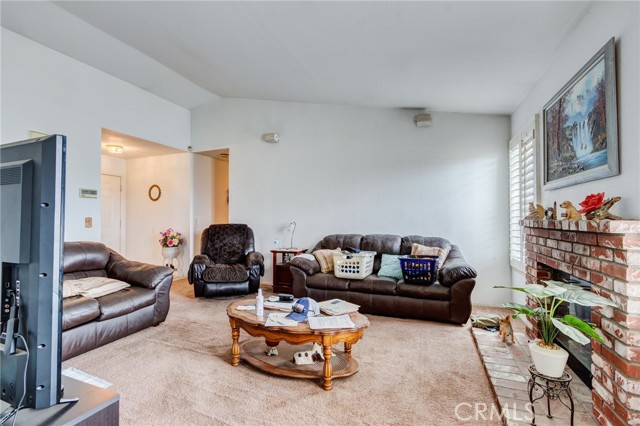 4092 Sandpiper Drive, Jurupa Valley CA: https://media.crmls.org/medias/62176eea-6678-4df1-b650-fa83b3434e02.jpg