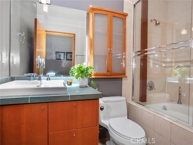 5762 Andasol Avenue, Encino CA: https://media.crmls.org/medias/6217c8fe-5d3a-411c-8324-7481669c772a.jpg