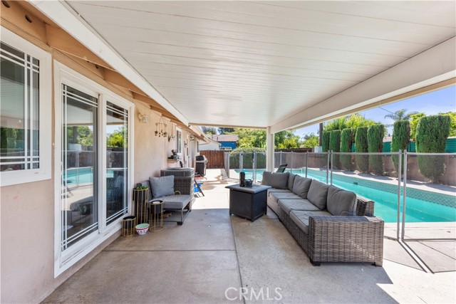 20722 Keswick Street, Winnetka CA: https://media.crmls.org/medias/62188955-edf9-495a-9633-a9e4d3ce8ec7.jpg