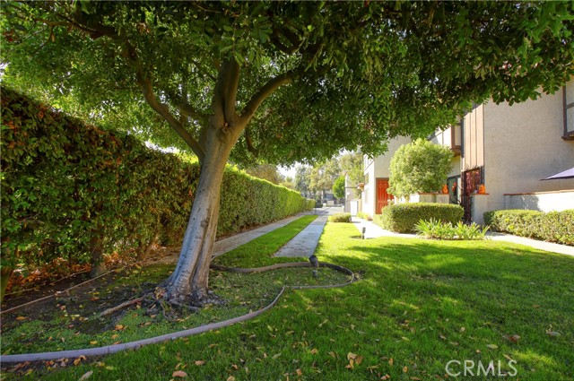 Detail Gallery Image 20 of 23 For 400 W Riverside Dr #2,  Burbank,  CA 91506 - 3 Beds | 2/1 Baths