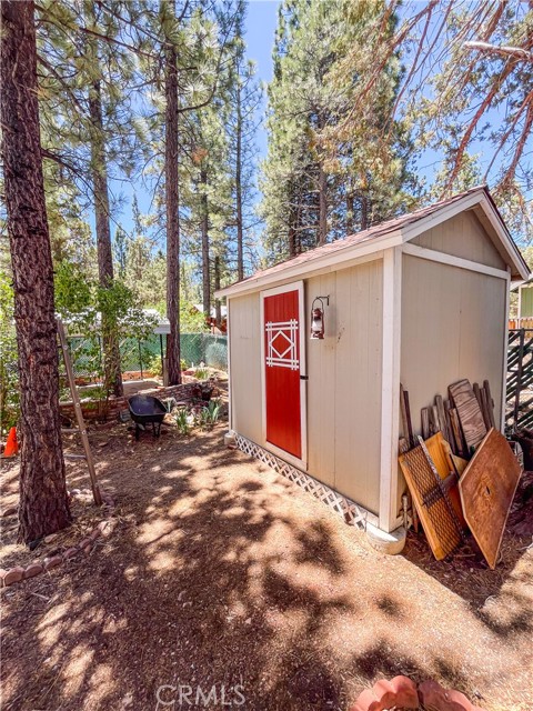 1125 Hemlock Lane, Big Bear City CA: https://media.crmls.org/medias/6219639e-4e35-4953-8a07-71f3f2698bc8.jpg
