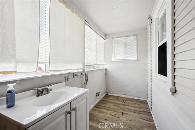 4564 N Figueroa Street, Los Angeles CA: https://media.crmls.org/medias/6219fa45-77f5-4ffe-9f10-686084a9d854.jpg