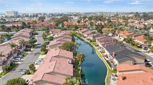 7911 Seawall Circle, Huntington Beach CA: https://media.crmls.org/medias/621a16b5-12bd-4f51-8f4d-577bc3473e46.jpg