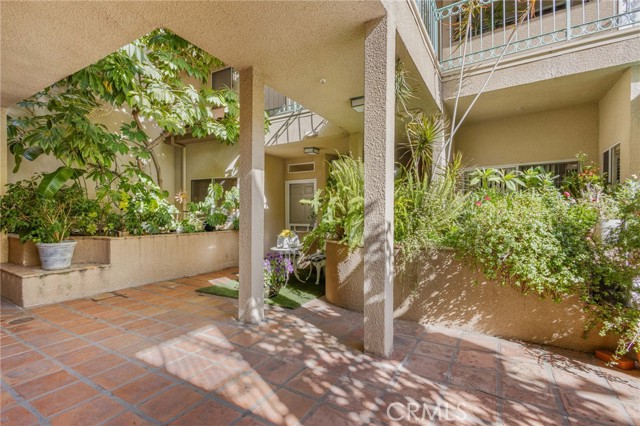 Detail Gallery Image 65 of 66 For 10626 Valley Spring #103,  Toluca Lake,  CA 91602 - 2 Beds | 2 Baths