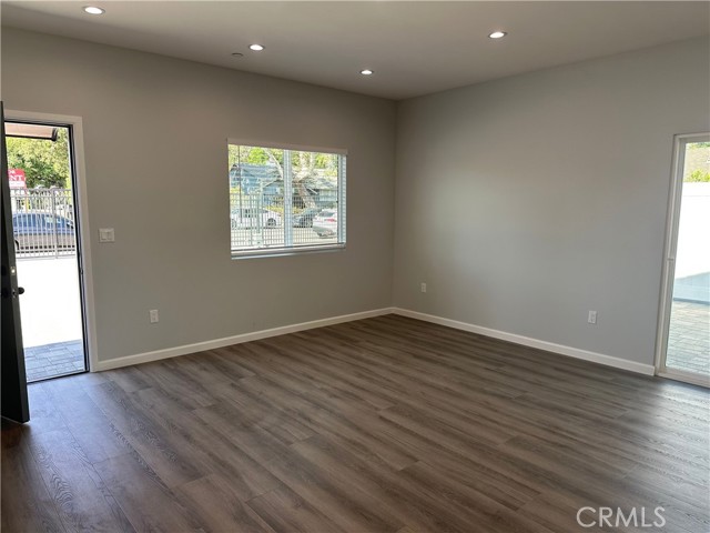 Detail Gallery Image 20 of 22 For 15522 Tupper St, North Hills,  CA 91343 - 2 Beds | 2 Baths