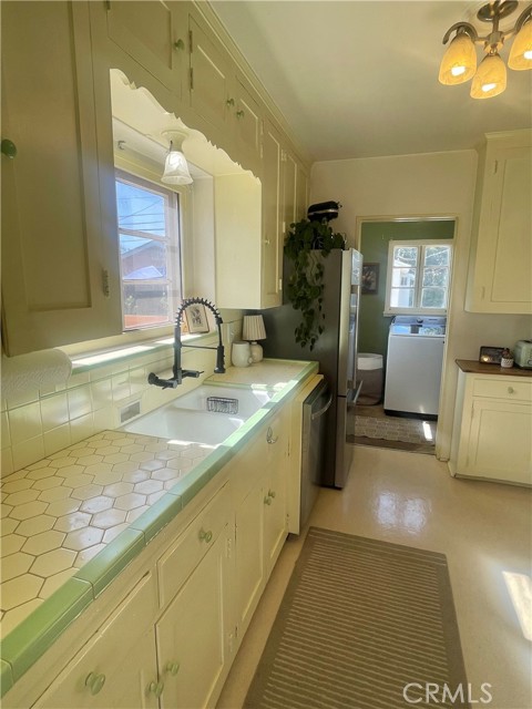 4586 Sunnyside Drive, Riverside CA: https://media.crmls.org/medias/621c19c9-5462-4545-a233-1c881fc59d15.jpg