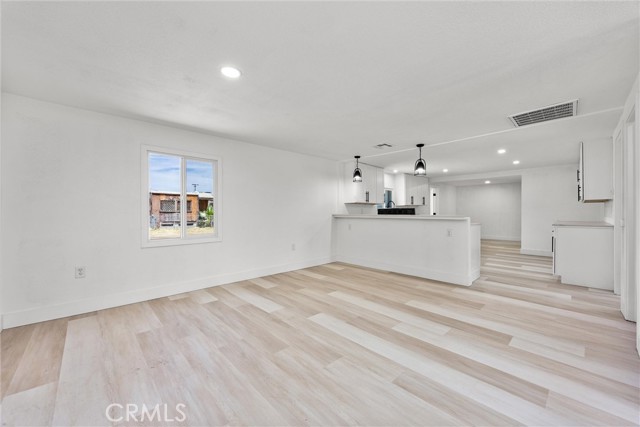 Detail Gallery Image 8 of 40 For 8880 Greenfield Park Dr, Bakersfield,  CA 93307 - 3 Beds | 3/1 Baths