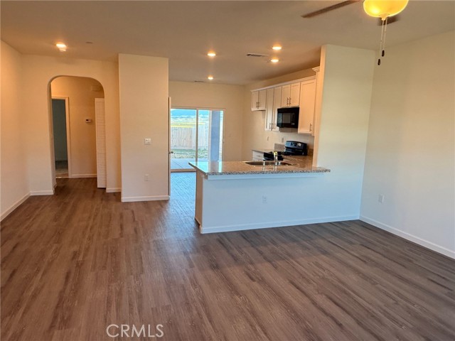 Detail Gallery Image 8 of 28 For 1105 E Orange St, Avenal,  CA 93204 - 4 Beds | 2 Baths