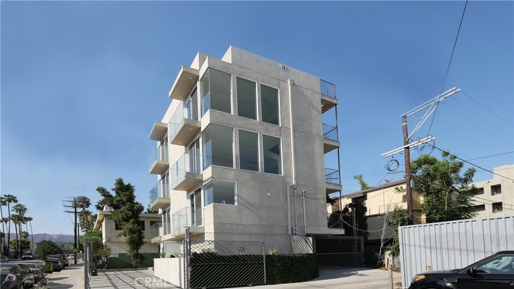 1520 N Bronson Avenue, Los Angeles, CA 90028