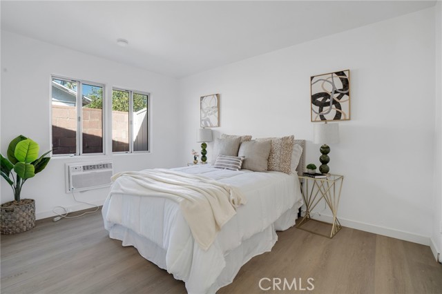 Detail Gallery Image 15 of 24 For 8207 Yarmouth, Reseda,  CA 91335 - 4 Beds | 2 Baths