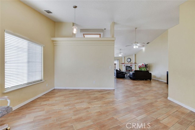 Detail Gallery Image 7 of 50 For 12794 Rain Shadow, Victorville,  CA 92395 - 3 Beds | 2 Baths