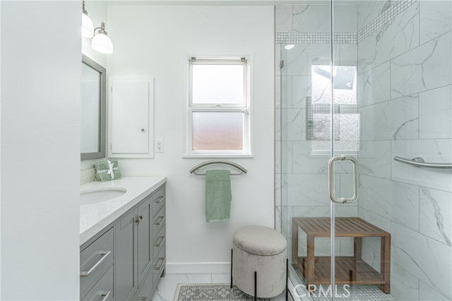 Detail Gallery Image 14 of 21 For 2750 Fanwood Ave, Long Beach,  CA 90815 - 3 Beds | 3 Baths