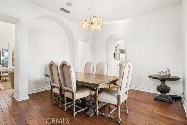 Detail Gallery Image 8 of 37 For 26910 Mirasol St, Valencia,  CA 91355 - 5 Beds | 5 Baths