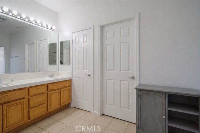 Detail Gallery Image 13 of 19 For 23235 Continental Dr, Canyon Lake,  CA 92587 - 4 Beds | 3 Baths