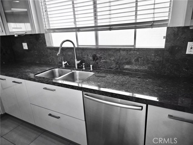 409 15th Street, Manhattan Beach CA: https://media.crmls.org/medias/6221d1b3-b84f-4f9b-a7ee-8d20a8915432.jpg