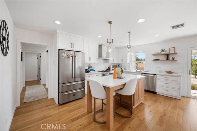 Detail Gallery Image 13 of 32 For 7801 Kelvin Ave, Winnetka,  CA 91306 - 4 Beds | 3 Baths