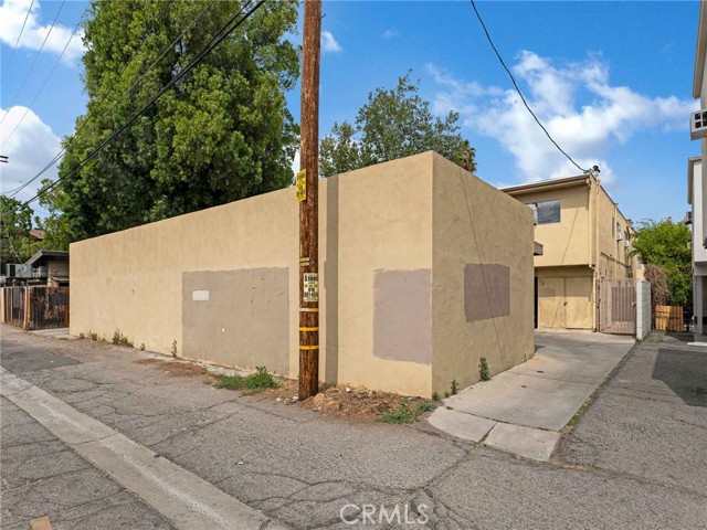 7049 Vassar Avenue, Canoga Park CA: https://media.crmls.org/medias/622202e8-20da-4ffd-94ab-f1280d6be4bc.jpg