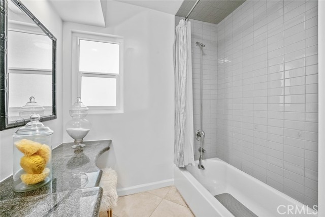 Detail Gallery Image 28 of 37 For 2102 La Canada Crest Dr #B,  La Canada Flintridge,  CA 91011 - 3 Beds | 2 Baths