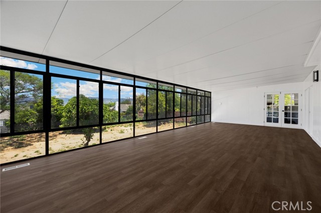220 W Highland Avenue, Redlands CA: https://media.crmls.org/medias/6223fe54-abc6-499d-a184-5599ad0f770a.jpg
