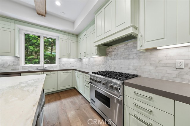 823 S Bundy Drive, Los Angeles CA: https://media.crmls.org/medias/62242559-c59b-4f1c-88a0-432d30d4e179.jpg