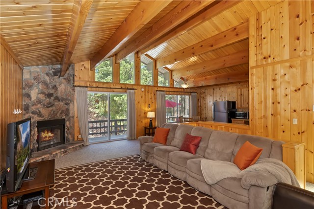 33469 Squirrel Drive, Green Valley Lake CA: https://media.crmls.org/medias/62246f1a-5854-425e-9bd1-4831648bfa80.jpg
