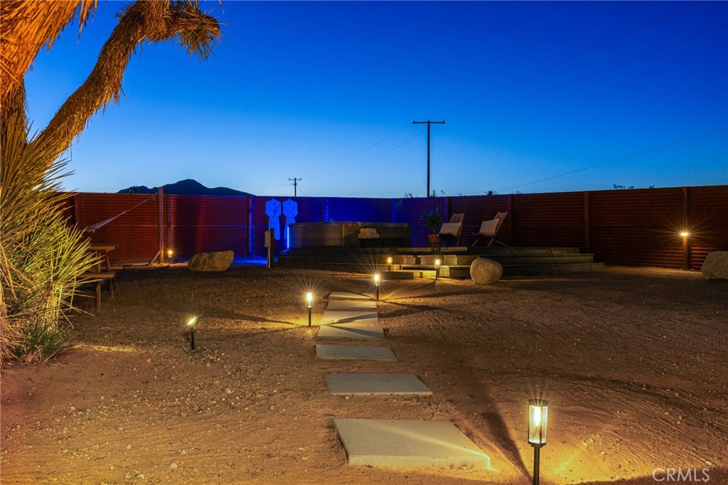 https://media.crmls.org/medias/622493f3-3d37-42f9-9d42-092d2e2f5ea1.jpg?preset=X-Large