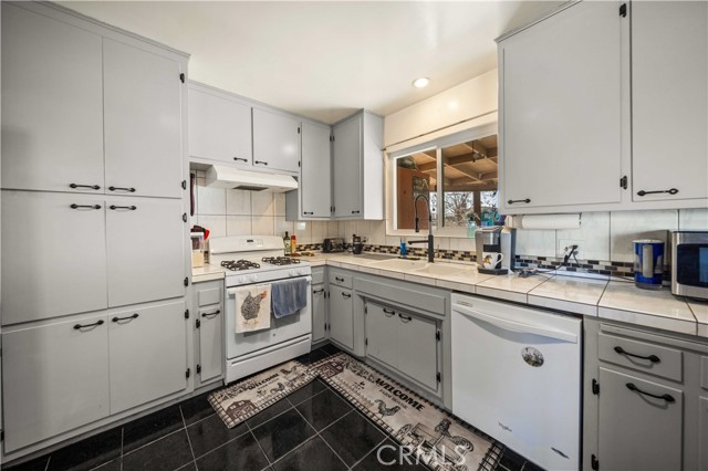 Detail Gallery Image 9 of 42 For 10872 Peach Ave, Hesperia,  CA 92345 - 2 Beds | 1 Baths