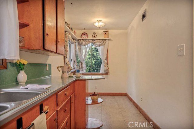 Detail Gallery Image 17 of 48 For 720 Rocky, Crestline,  CA 92325 - 3 Beds | 2 Baths