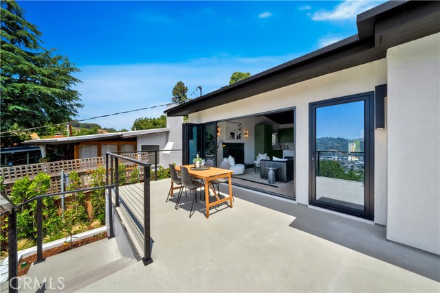 819 Montecito Drive, Los Angeles CA: https://media.crmls.org/medias/6226cf25-7e8a-4bdf-b482-e7cc0acfe893.jpg
