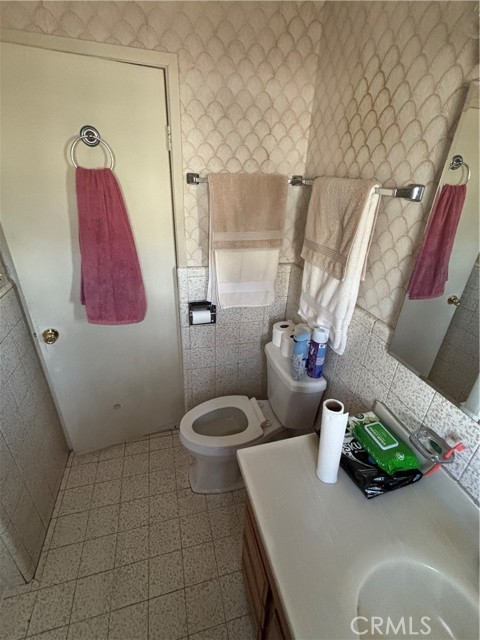 Detail Gallery Image 9 of 15 For 2403 W 116th, Hawthorne,  CA 90250 - 3 Beds | 2 Baths