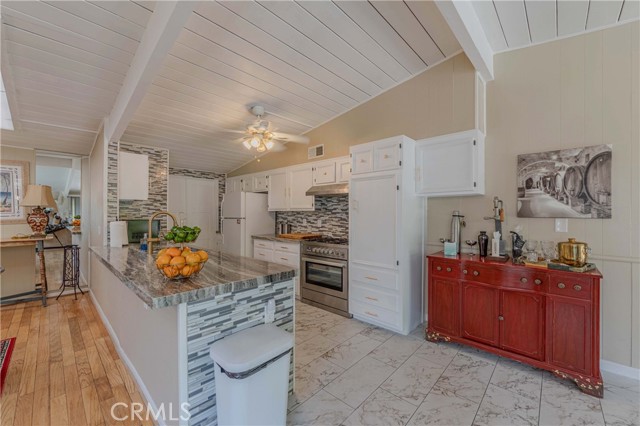 Detail Gallery Image 12 of 58 For 1901 Victoria Dr, Fullerton,  CA 92831 - 4 Beds | 3 Baths