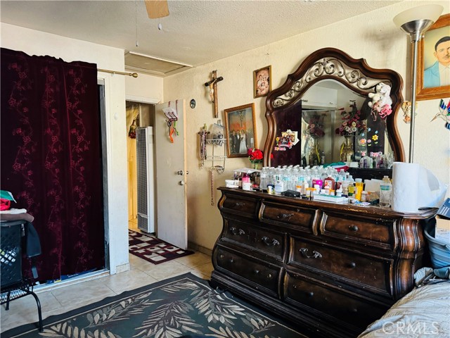 Detail Gallery Image 9 of 17 For 727 E 11th St, Pomona,  CA 91766 - 4 Beds | 2/1 Baths