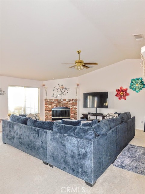 Detail Gallery Image 5 of 13 For 58300 Yucca Trl, Yucca Valley,  CA 92284 - 4 Beds | 2 Baths