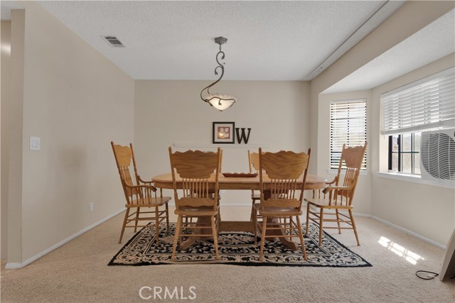 Detail Gallery Image 6 of 51 For 18830 Munsee Rd, Apple Valley,  CA 92307 - 4 Beds | 2/1 Baths