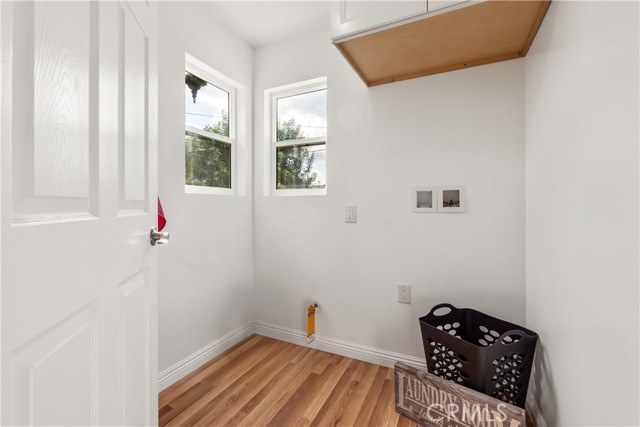 Detail Gallery Image 12 of 41 For 1330 W 48th St, Los Angeles,  CA 90037 - 4 Beds | 3/1 Baths