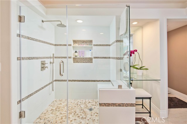 17068 Countess Place, Encino CA: https://media.crmls.org/medias/622a937d-d190-4841-aaaf-4f1620320004.jpg