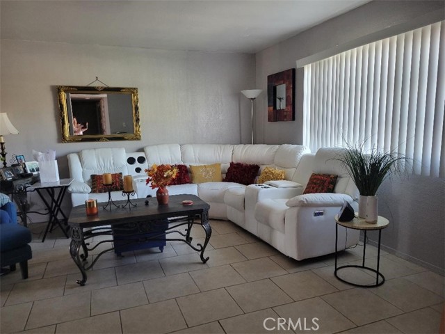 Detail Gallery Image 8 of 8 For 1809 Davidson, Bakersfield,  CA 93305 - 3 Beds | 2 Baths