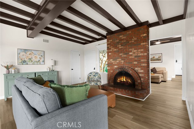 Detail Gallery Image 4 of 24 For 404 Cannon Ln, Fullerton,  CA 92831 - 3 Beds | 2/1 Baths